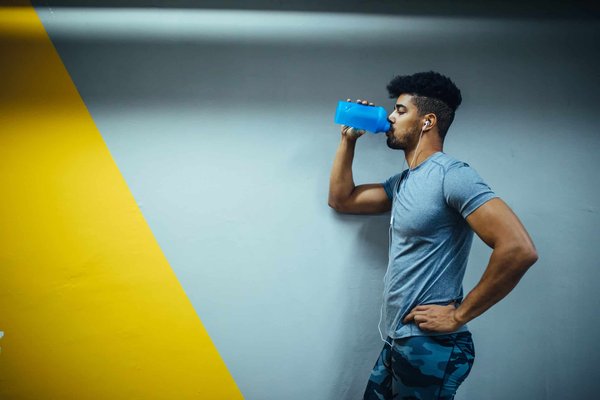 Quels sont les conseils pour une hydratation optimale et ses effets sur le bien-être pendant la grossesse ?